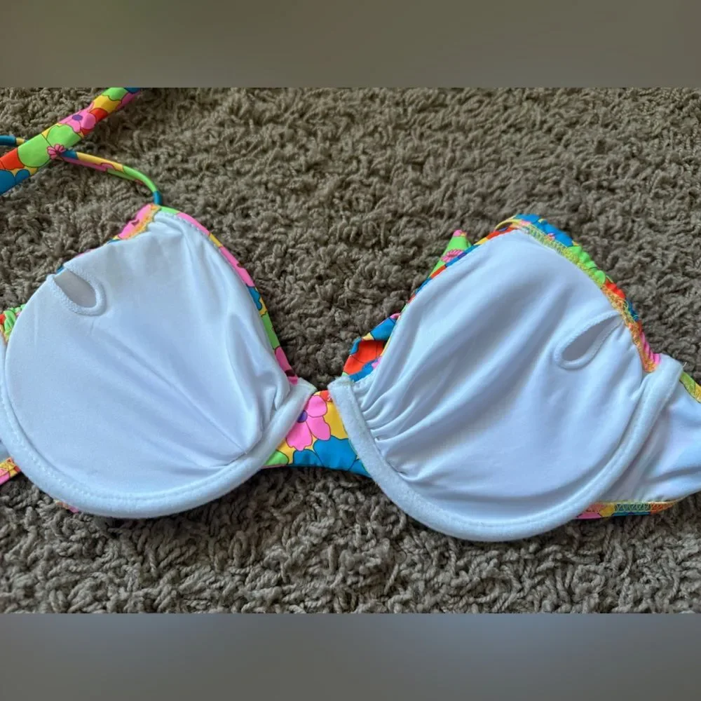 Shein NWOT floral Bikini top. Underwire removable padding Medium pink blue green